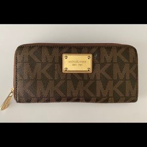 MICHAEL KORS WALLET/CLUTCH